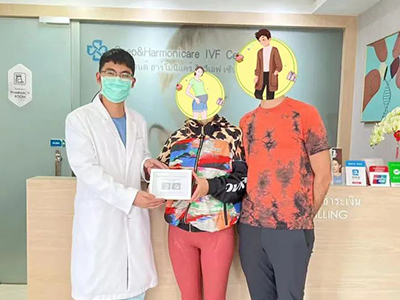 中國媽媽卵巢早衰+澳洲爸爸，經過精準調理后泰國三代試管喜獲兩個混血寶寶