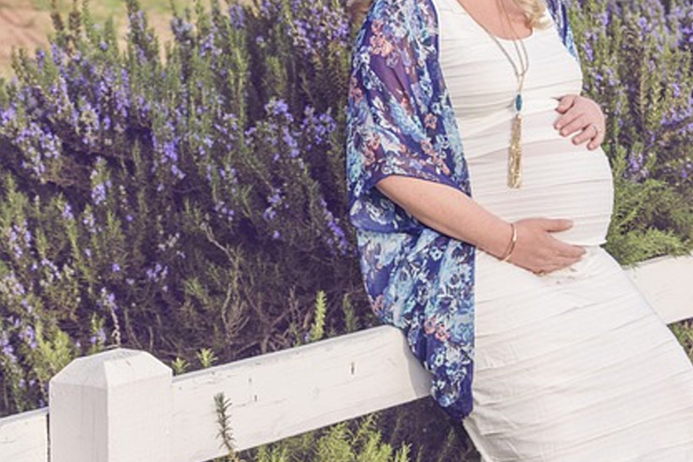 孕婦在野外 孕婦在野外