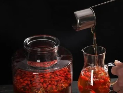 板栗枸杞泡酒怎么做？板栗枸杞泡酒的正確做法和功效