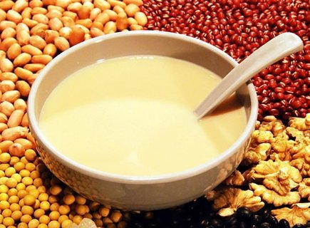 乳腺增生真是豆?jié){惹的禍嗎？喝豆?jié){會引起乳腺增生嗎？