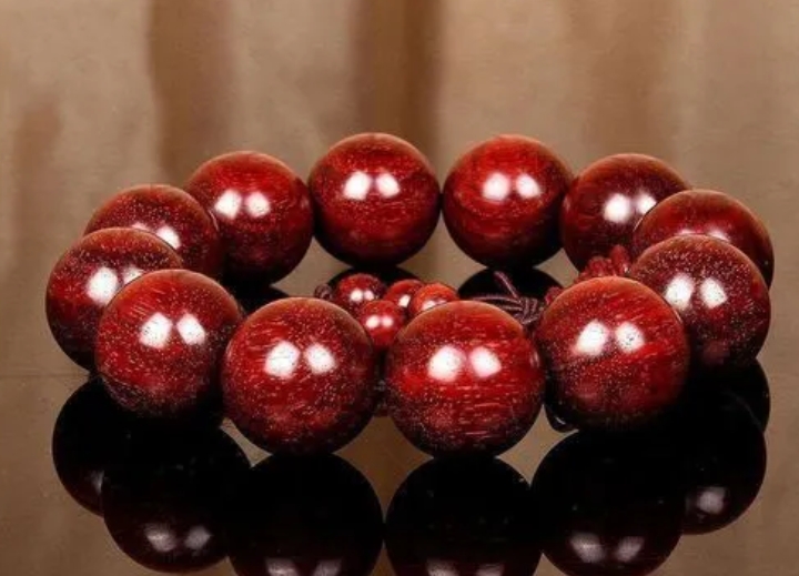 小葉紫檀有什么功效？小葉紫檀的功效與作用