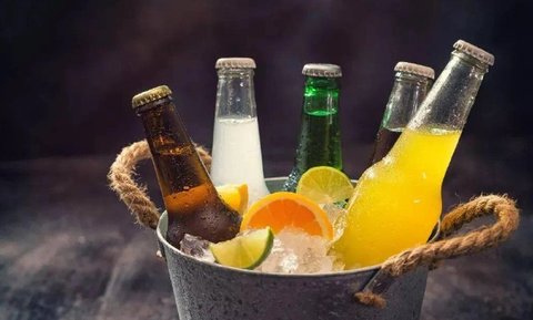 長期飲用碳酸飲料會降低骨密度嗎？健康影響與預防措施