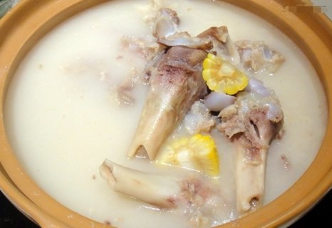 骨頭湯怎么燉好喝又營(yíng)養(yǎng)滋補(bǔ)：烹飪指南與健康益處