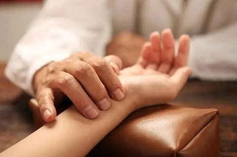 如何辨別氣陰兩虛？氣陰兩虛的表現癥狀及治療方法