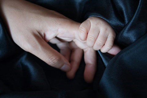 大手牽小手 大手牽小手