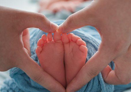 新生兒肚子老是咕嚕嚕的響什么原因？原因與應對策略